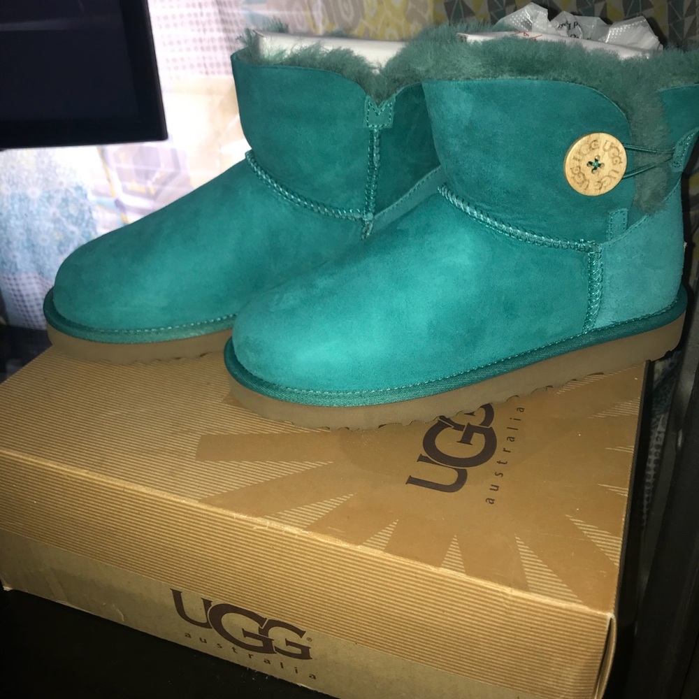 Mini bailey button ugg boots